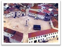 Praça dos Imperadores - Pelourinho - Manique do Intendente